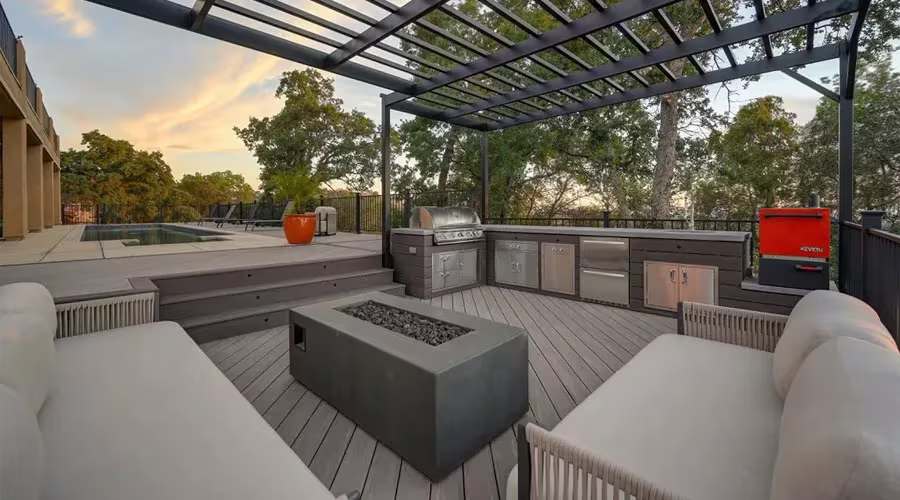 Custom deck built by Stone Ridge Decking